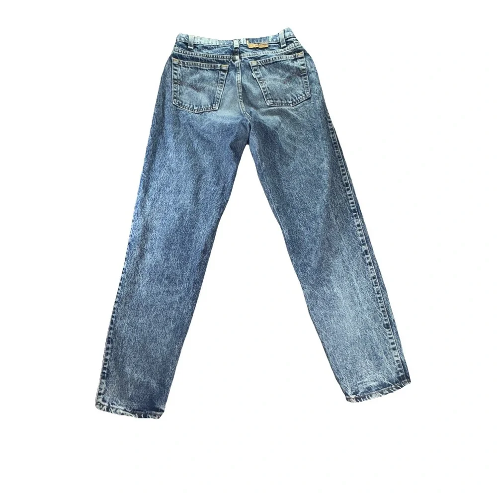 Levis please note